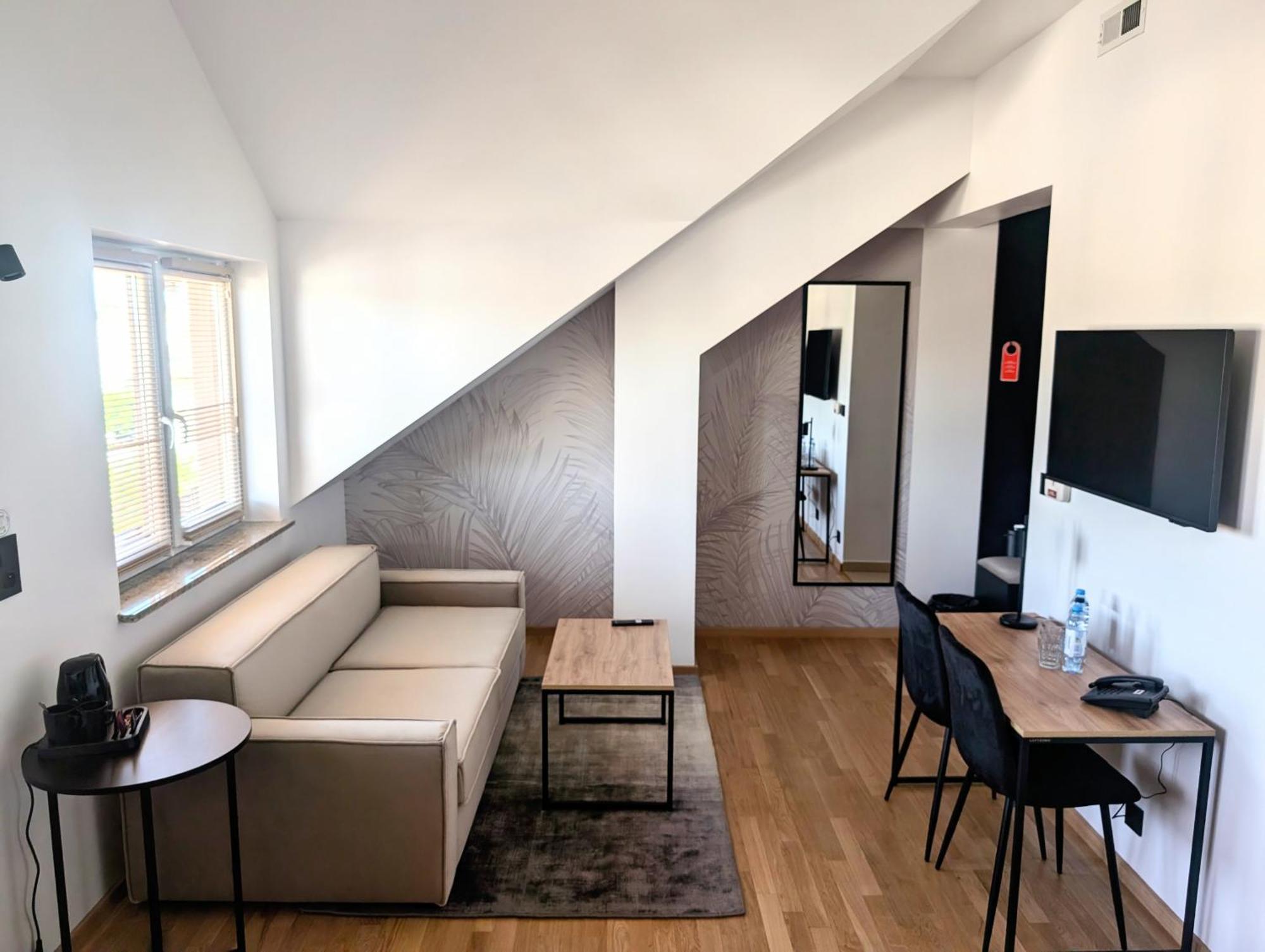Hotel Reslinski Гроджиск Виелкополски Екстериор снимка