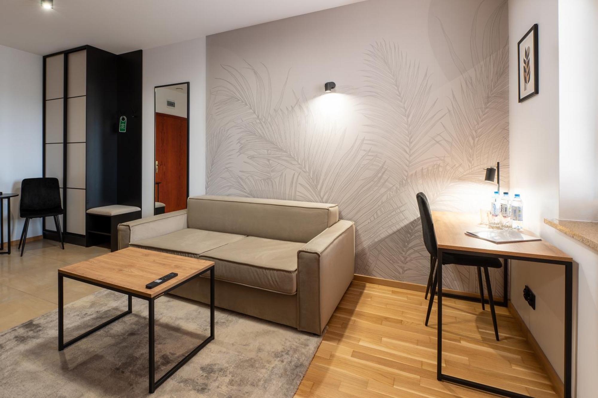 Hotel Reslinski Гроджиск Виелкополски Екстериор снимка