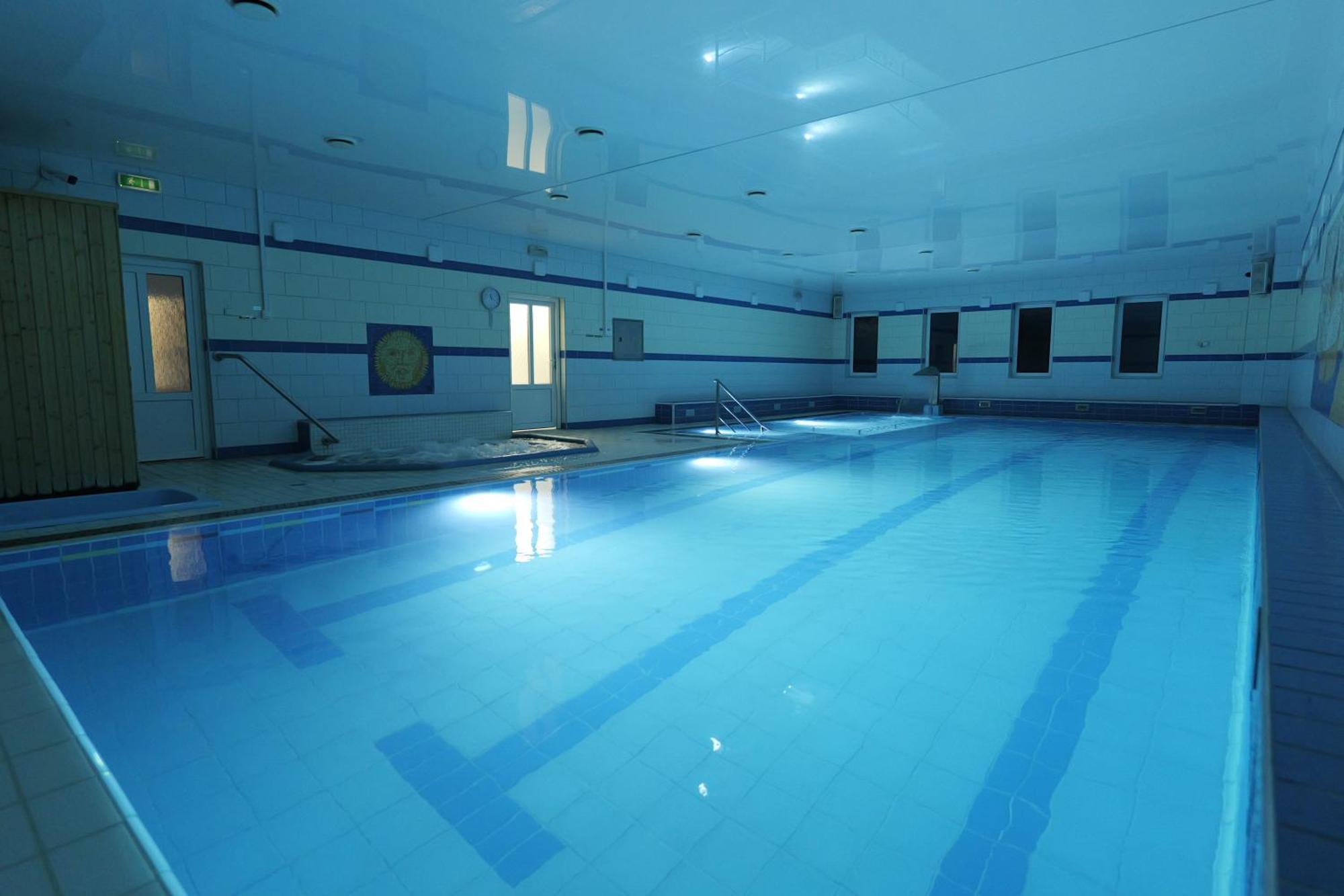 Hotel Reslinski Гроджиск Виелкополски Екстериор снимка